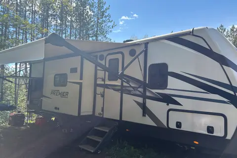 Troy & Shannon’s Rolling Retreat