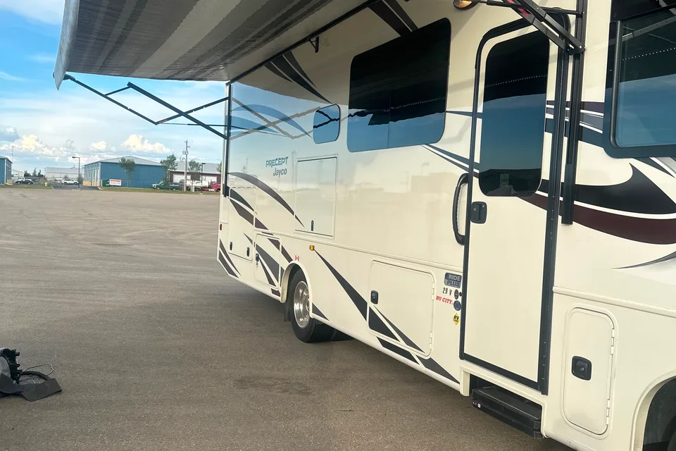 Michael's Jayco Precept 29V Class A