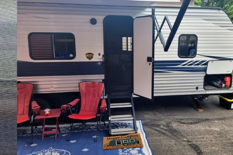 Dean's Crossroads Zinger Travel Trailer