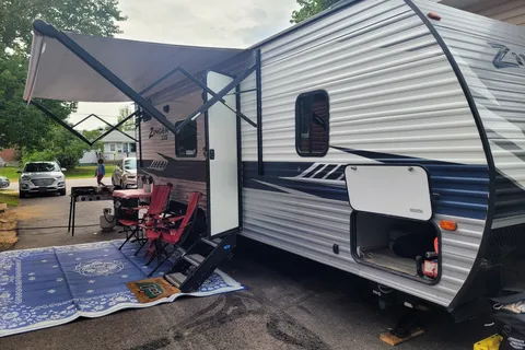 Dean's Crossroads Zinger Travel Trailer