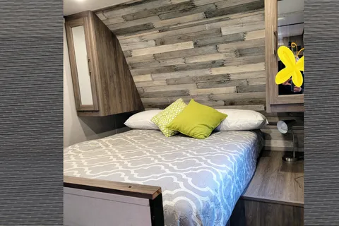 Dean's Crossroads Zinger Travel Trailer