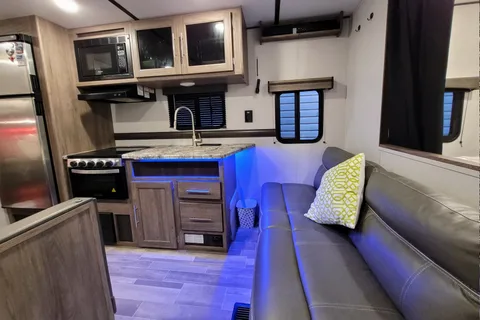 Dean's Crossroads Zinger Travel Trailer