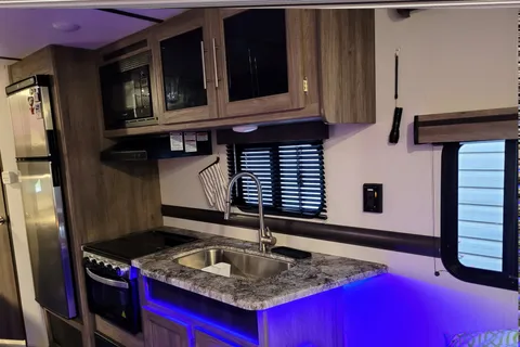 Dean's Crossroads Zinger Travel Trailer