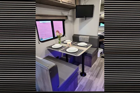 Dean's Crossroads Zinger Travel Trailer