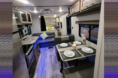 Dean's Crossroads Zinger Travel Trailer