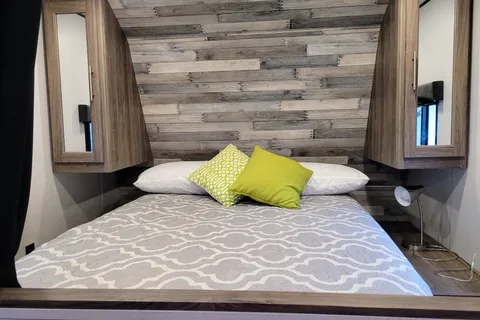 Dean's Crossroads Zinger Travel Trailer