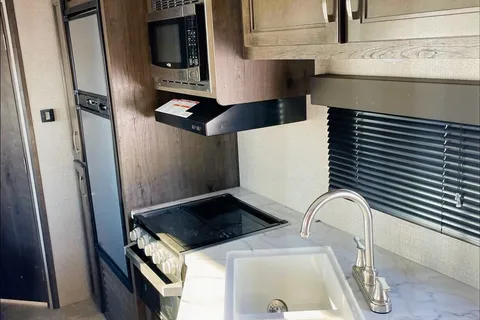 Joshua 's Jayco Jay flight SLX 8 / 265 RLS Travel Trailer
