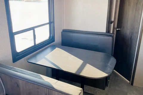 Joshua 's Jayco Jay flight SLX 8 / 265 RLS Travel Trailer