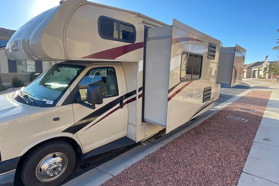 Surprise Adventure's Coachmen 260 DS Class C