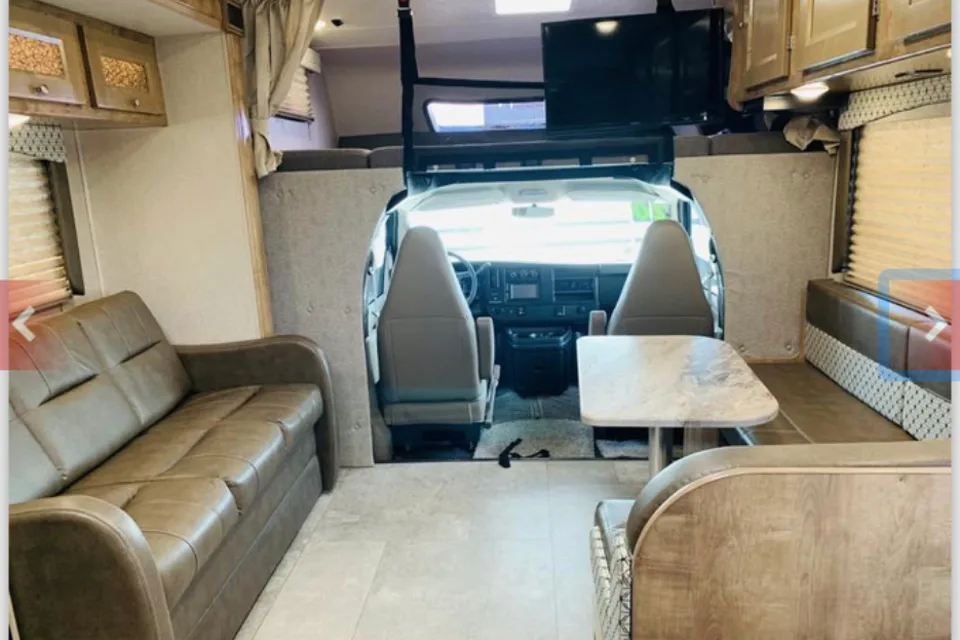 Surprise Adventure's Coachmen 260 DS Class C