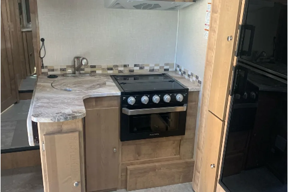 Surprise Adventure's Coachmen 260 DS Class C