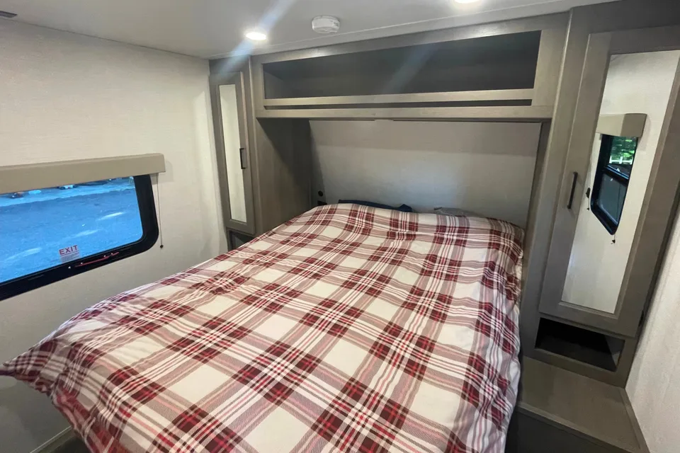 Bowser's Grand Design Transcend 26BHX trailer