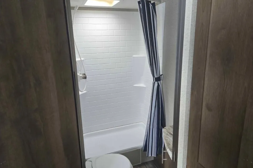 2-Shasta Travel Trailer / Camper / RV Rental