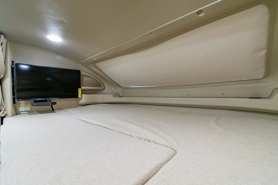 C19 *NEW* Entegra SLEEPS 8 - STARLINK WiFi Equipped -MASTER BEDROOM