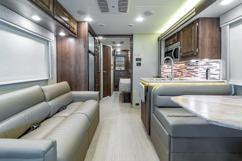 C19 *NEW* Entegra SLEEPS 8 - STARLINK WiFi Equipped -MASTER BEDROOM