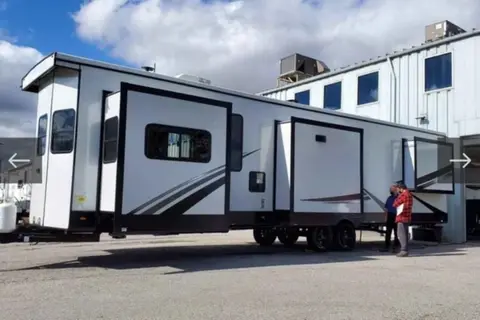 rebecca's Grand River 40fdd Travel Trailer