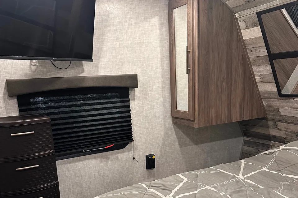 Walker’s crossroads zinger light travel trailer)