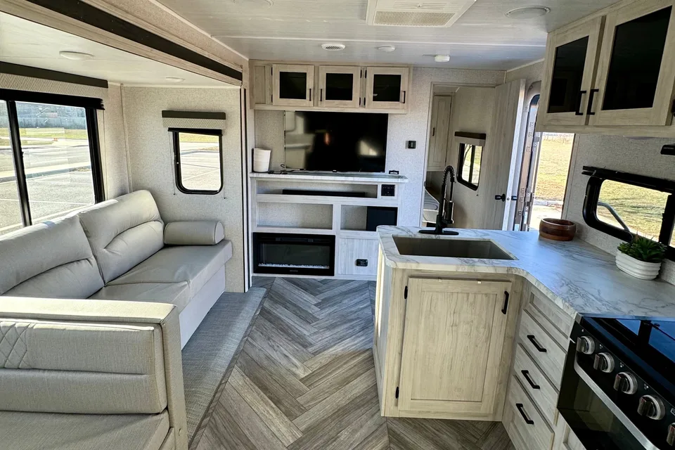 Ricardo's Pet Friendly, 27' Della Terra Travel Trailer