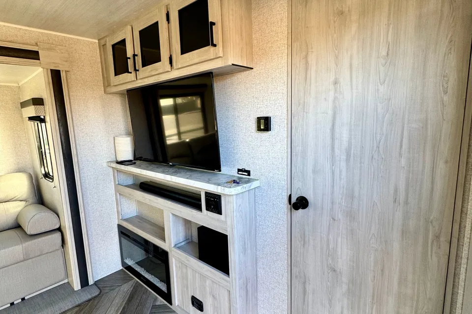 Ricardo's Pet Friendly, 27' Della Terra Travel Trailer