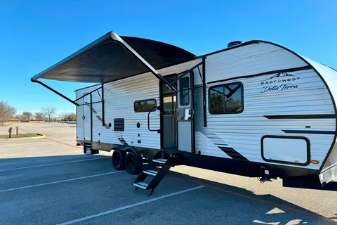 Ricardo's Pet Friendly, 27' Della Terra Travel Trailer