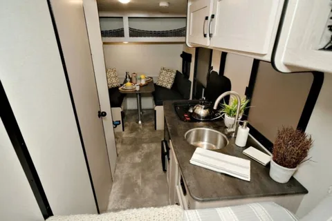 Coachmen Trailer 160022