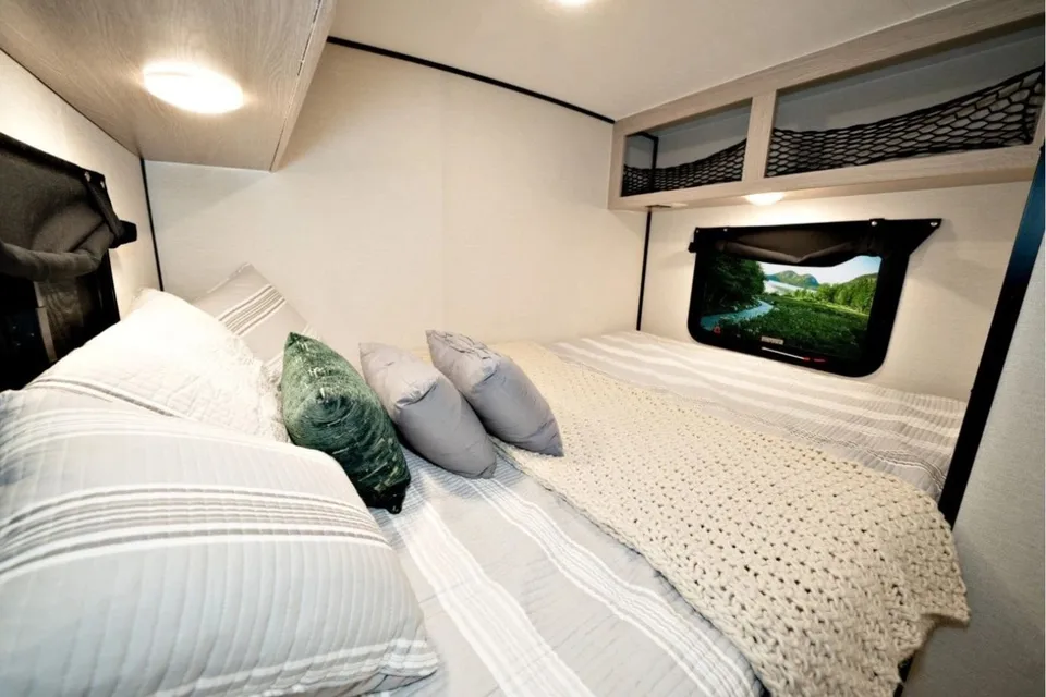 Coachmen Trailer 160022