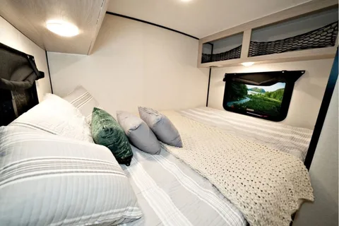 Coachmen Trailer 160022