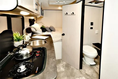 Coachmen Trailer 160022