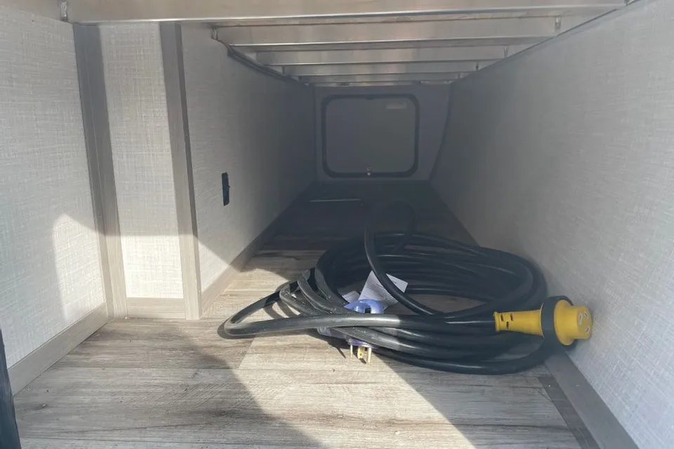 JLay's Coleman 1905 BH Family Friendly Trailer