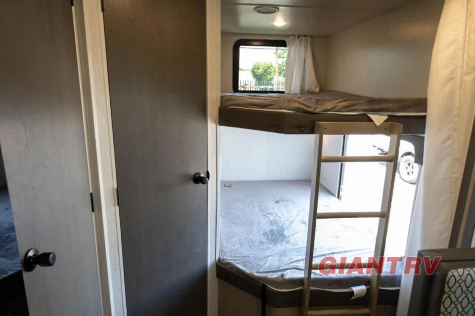 Mike's Evo CSJT2650G Travel Trailer