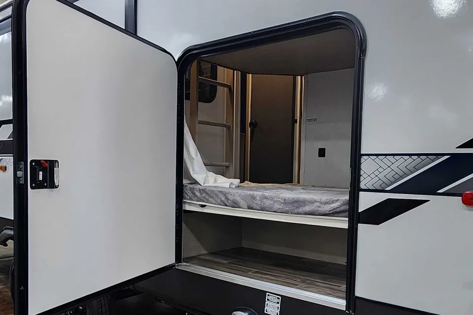 Mike's Evo CSJT2650G Travel Trailer