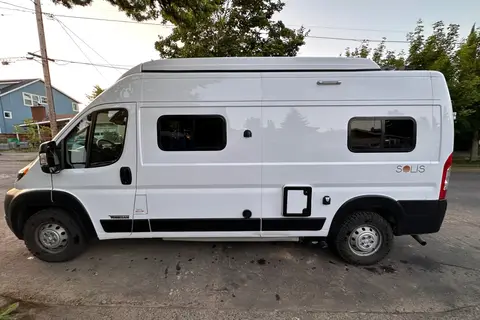 2022 Winnebago Solis 59P