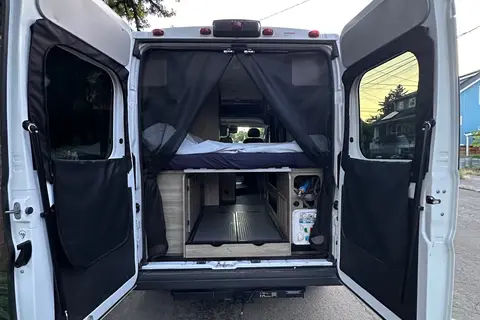 2022 Winnebago Solis 59P
