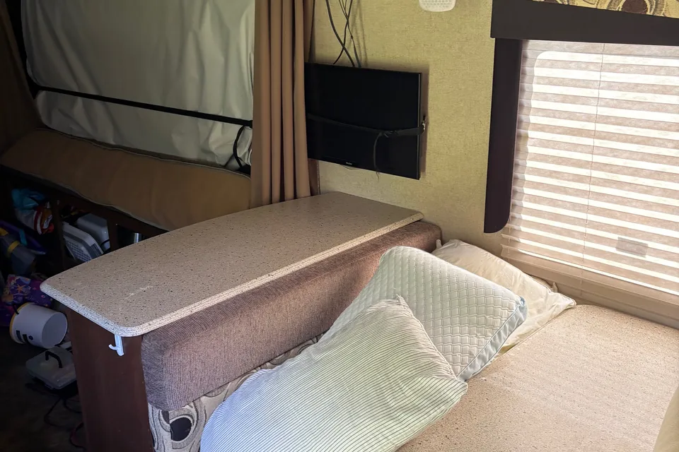 Jeff's Coachmen Freedom Express Hybrid