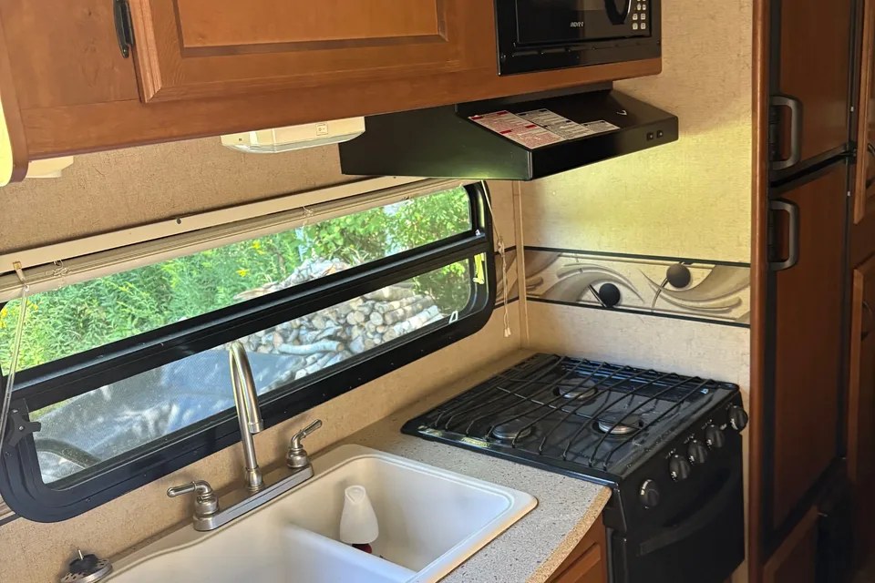 Jeff's Coachmen Freedom Express Hybrid
