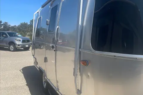 Classic, Cute, Cozy: 20' Airstream (full bed) For Your Coastal Adventure