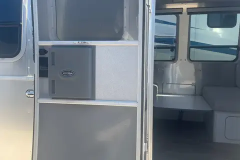 Classic, Cute, Cozy: 20' Airstream (full bed) For Your Coastal Adventure
