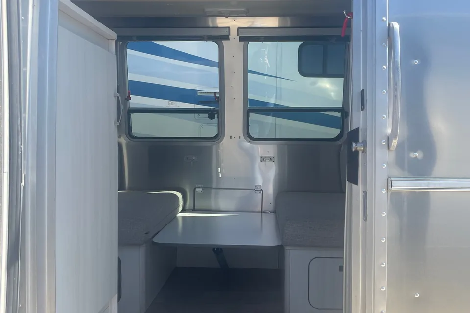 Classic, Cute, Cozy: 20' Airstream (full bed) For Your Coastal Adventure