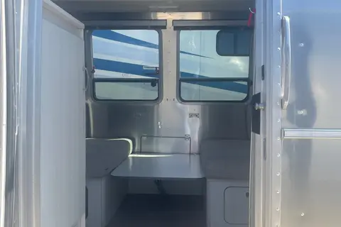 Classic, Cute, Cozy: 20' Airstream (full bed) For Your Coastal Adventure