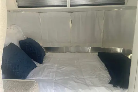 Classic, Cute, Cozy: 20' Airstream (full bed) For Your Coastal Adventure