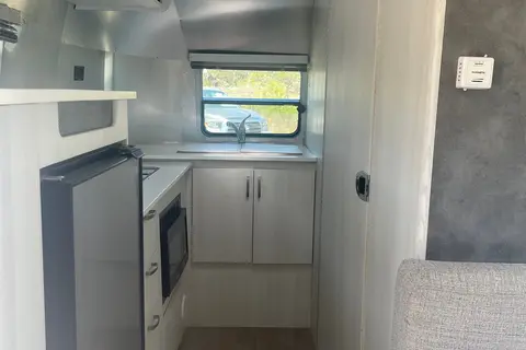 Classic, Cute, Cozy: 20' Airstream (full bed) For Your Coastal Adventure