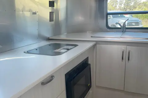 Classic, Cute, Cozy: 20' Airstream (full bed) For Your Coastal Adventure