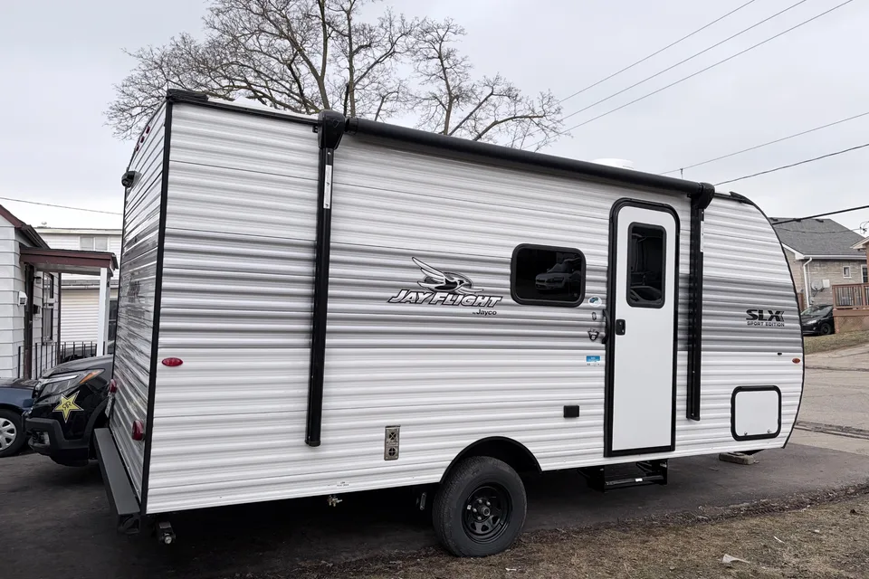 Calista’s Jayco Jayflight SLX Travel Trailer