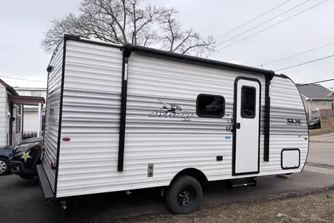 Calista’s Jayco Jayflight SLX Travel Trailer