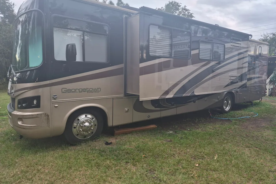 Corkey Motors Ford Georgetown Class A
