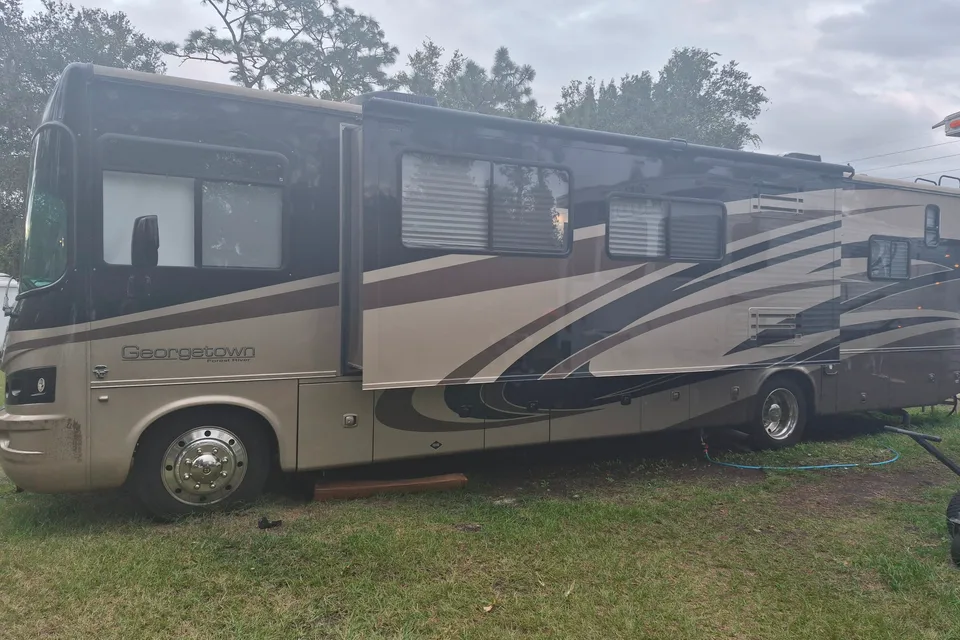Corkey Motors Ford Georgetown Class A