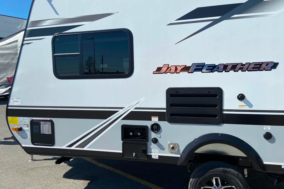 Jeffery's Jayco Jay Feather Hybrid
