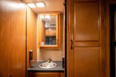 Thunder of Thor (& Adventure) | 2017 Thor Majestic 23A + Free Amenities