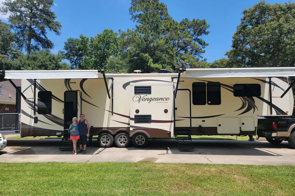 R&R Fifth Wheel Toy Hauler