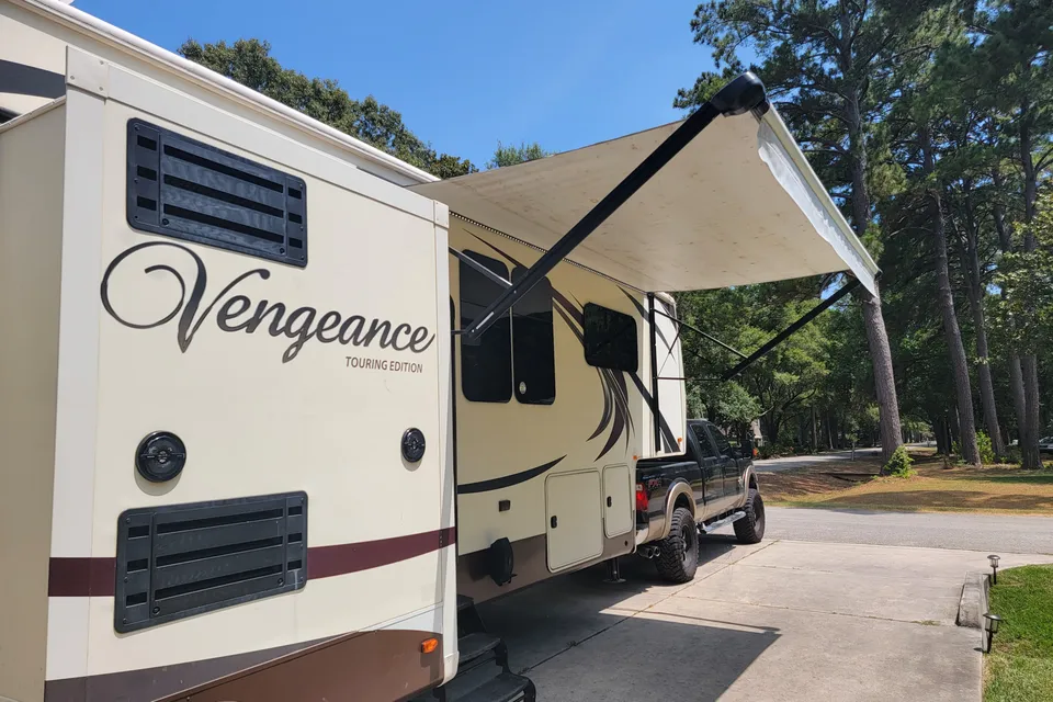 R&R Fifth Wheel Toy Hauler